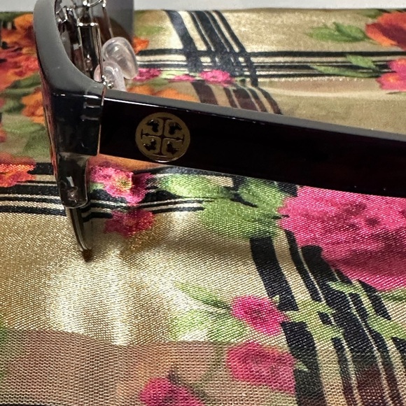 New Tory Burch sunglasses. - Picture 3 of 11